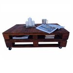 mesa de comedor baja hecha con madera reciclada de palet