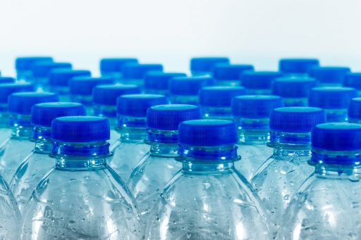 botellas de plástico recicladas