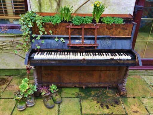 pianos reciclados para jardín 